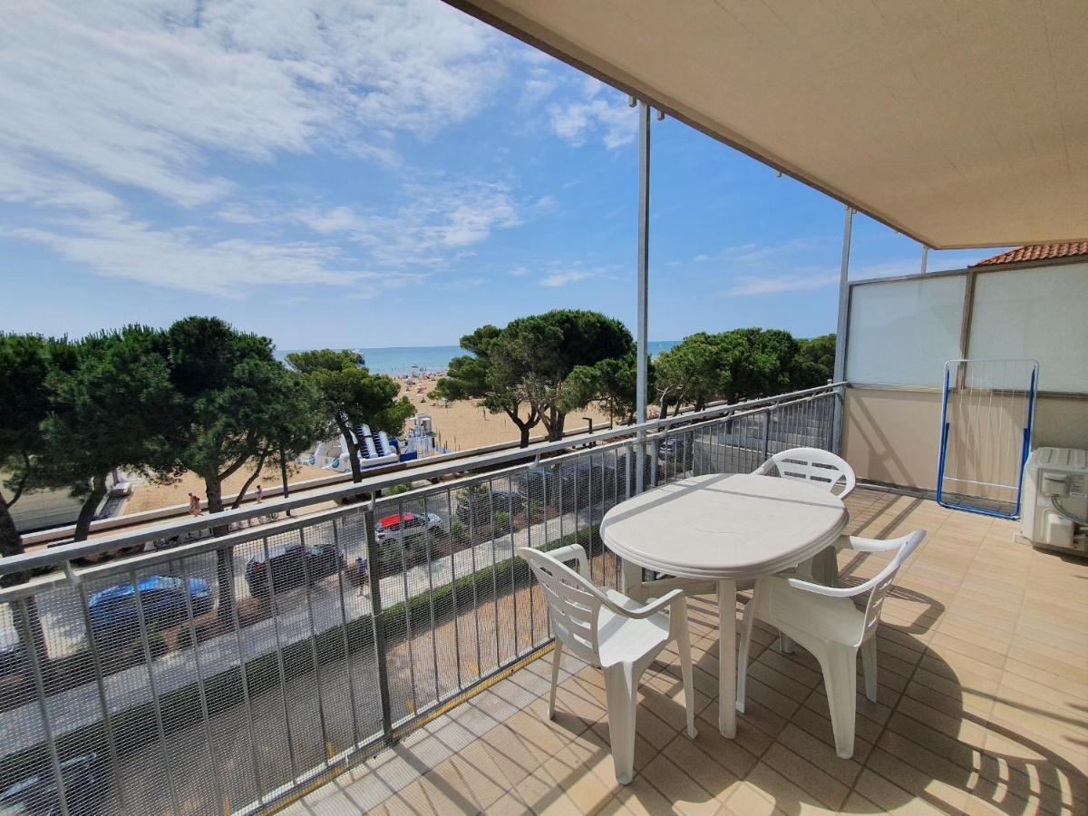 Residence La Zattera Lignano Sabbiadoro Exteriör bild