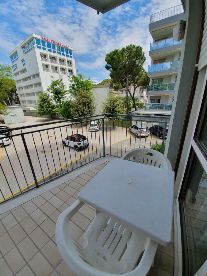 Residence La Zattera Lignano Sabbiadoro Exteriör bild