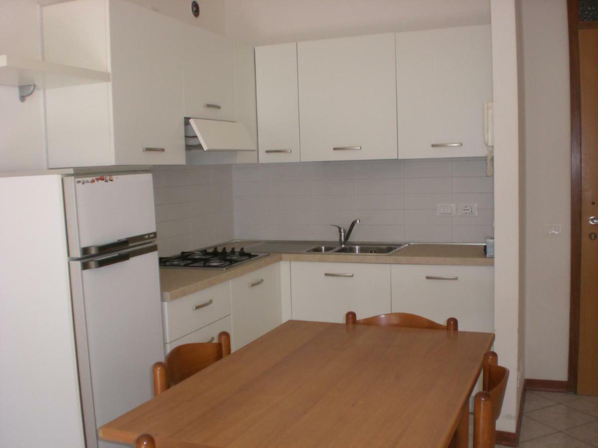 Residence La Zattera Lignano Sabbiadoro Exteriör bild